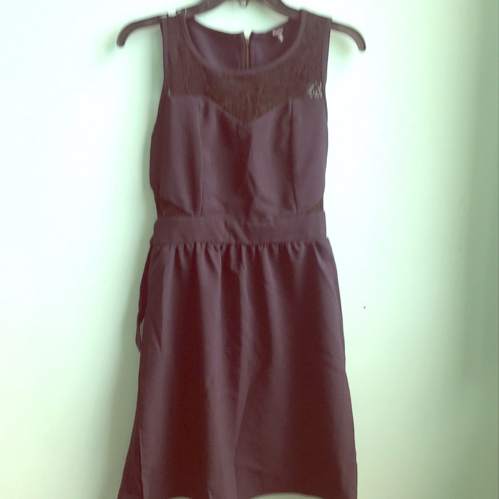 Blue lace pattern dress